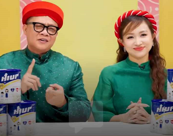 Lãnh đạo công ty sản xuất sữa giả HIUP bị khởi tố, BTV Quang Minh và Vân Hugo đồng thanh: Tôi bị lừa!- Ảnh 1. Lãnh đạo công ty sản xuất sữa giả HIUP bị khởi tố, BTV Quang Minh và Vân Hugo đồng thanh: Tôi bị lừa!- Ảnh 1.