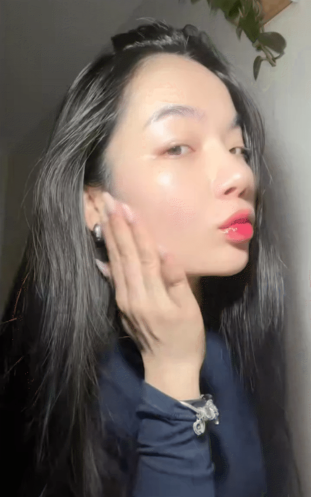 U40 vẫn sở hữu làn da căng bóng, không một nếp nhăn, nhờ thói quen thoa serum chẳng giống ai- Ảnh 8.