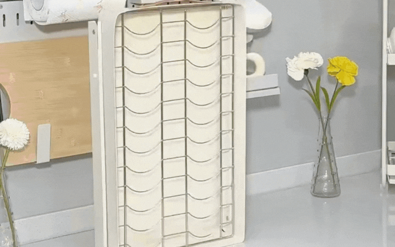 Chỉ với 1 món đồ nhỏ, tôi cải tạo tủ bếp sâu thành ngăn kéo gọn gàng, mẹo tiết kiệm không gian cực dễ làm- Ảnh 2.