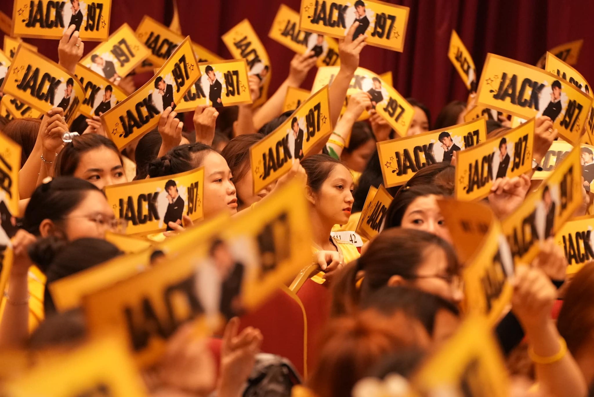 Từ ồn ào của Jack: Lightstick giá đắt đỏ vẫn “bào” được fan, nhưng chưa ai phải chờ đến gần 1 năm- Ảnh 18.