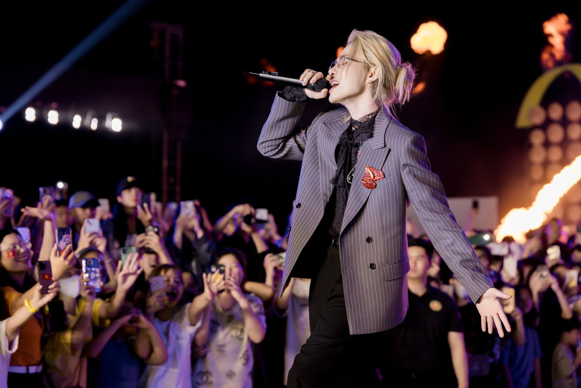 Từ ồn ào của Jack: Lightstick giá đắt đỏ vẫn “bào” được fan, nhưng chưa ai phải chờ đến gần 1 năm- Ảnh 4.