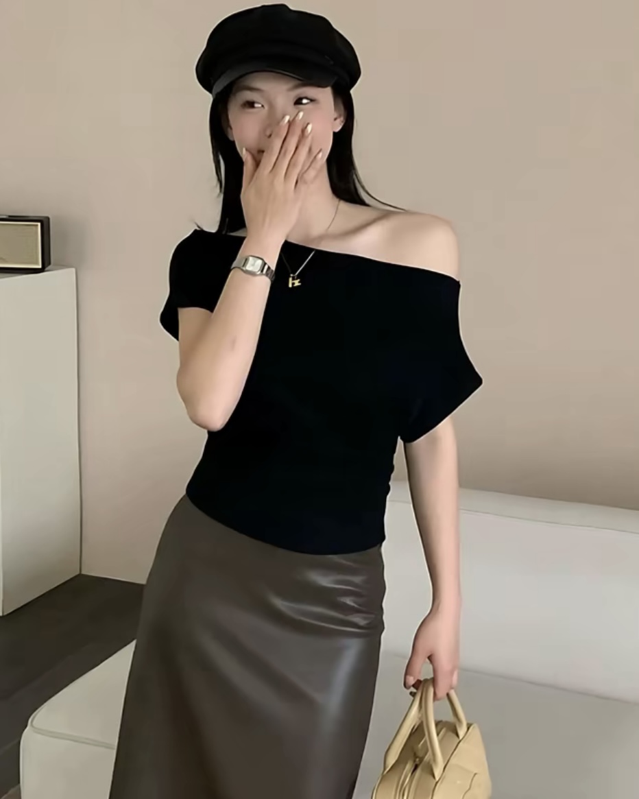2 kiểu áo hot nhất hè này: Giá chưa đến 100k mà giúp vóc dáng thon thả hơn khi diện- Ảnh 7. 2 kiểu áo hot nhất hè này: Giá chưa đến 100k mà giúp vóc dáng thon thả hơn khi diện- Ảnh 7.