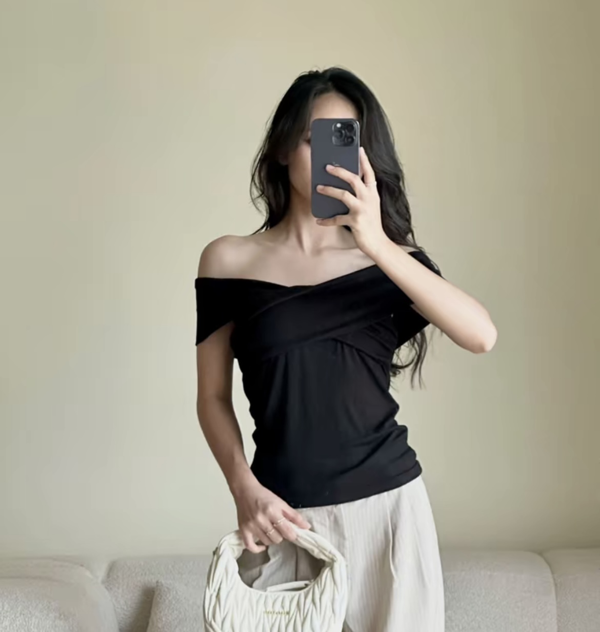 2 kiểu áo hot nhất hè này: Giá chưa đến 100k mà giúp vóc dáng thon thả hơn khi diện- Ảnh 11. 2 kiểu áo hot nhất hè này: Giá chưa đến 100k mà giúp vóc dáng thon thả hơn khi diện- Ảnh 11.