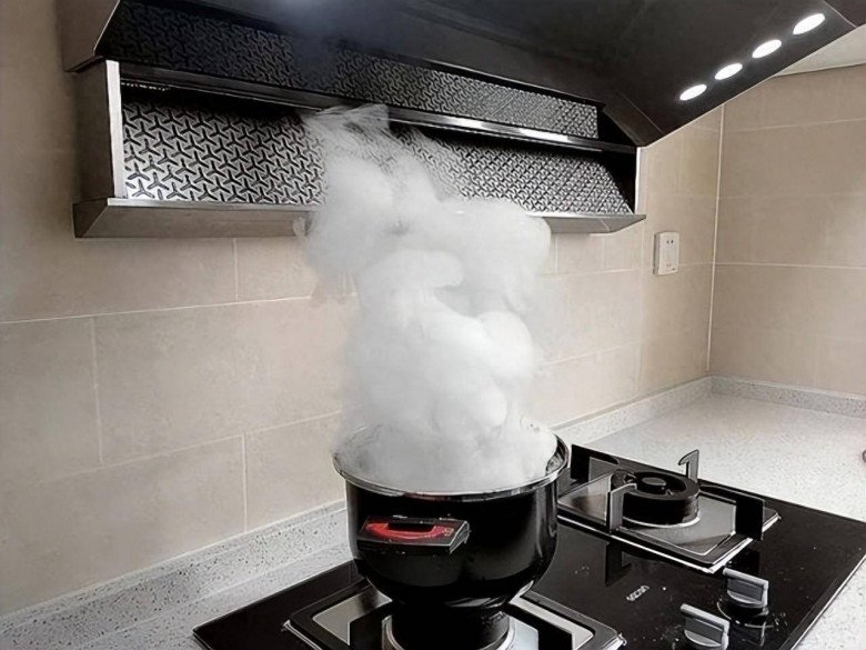 Không ngờ nhà bếp quen thuộc lại chứa "thủ phạm" gây ung thư phổi mà ít ai ngờ tới!- Ảnh 1.