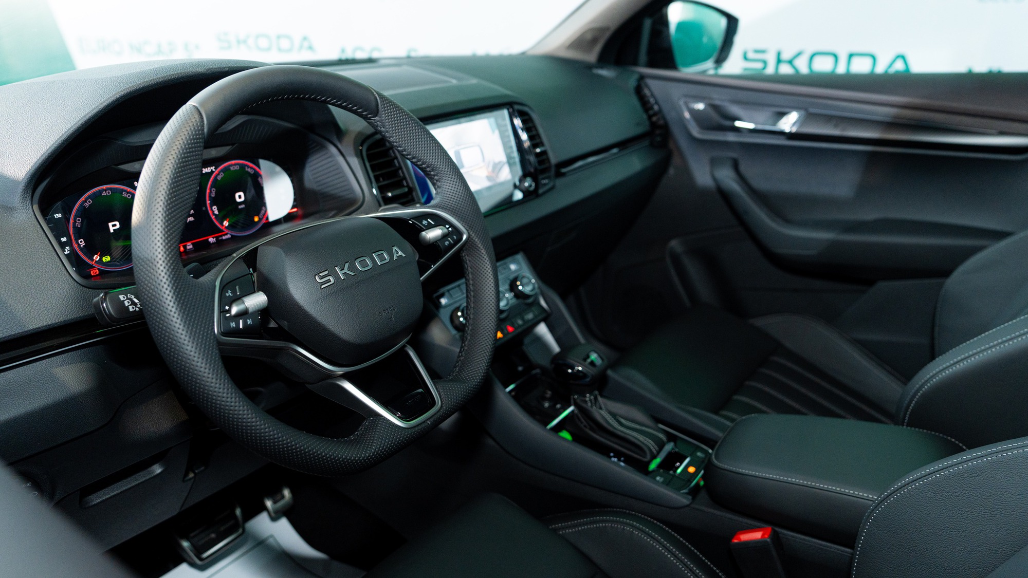 Ở Việt Nam vừa ra mắt xe ngang cỡ Corolla Cross dùng toàn đồ 'xịn': Khung gầm Audi, đèn pha chống chói- Ảnh 3.