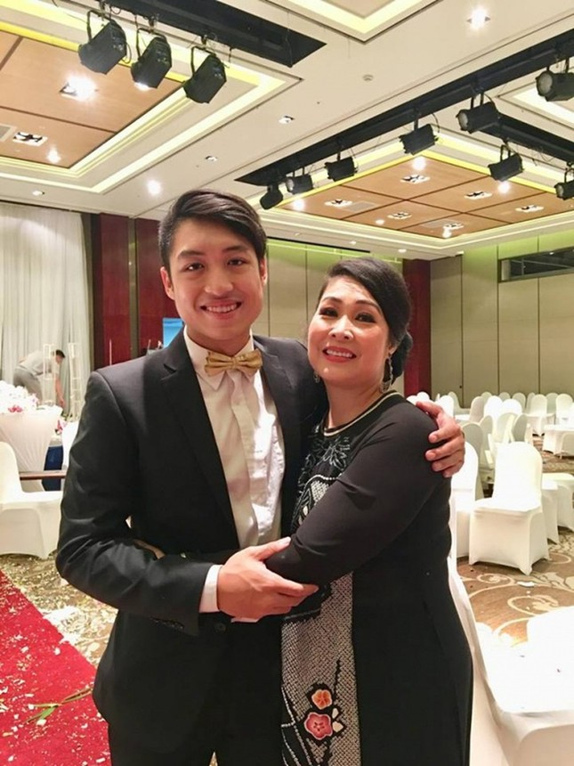 Bao nhiêu năm, sao Việt này mới tiết lộ danh tính cha mẹ: Cực "xịn sò", bảo sao con cái học hành cũng đỉnh!- Ảnh 2.