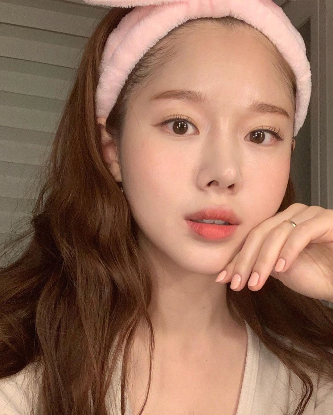 Mùa này chị em nên chọn phương pháp làm đẹp nào để da tăng sinh collagen? BS thẩm mỹ gợi ý!- Ảnh 2.