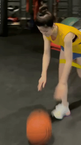 Chu Thanh Huyền ở phòng gym cuốn hết nấc: Vóc dáng nuột nà, visual xinh xỉu, bảo sao Quang Hải mê không lối thoát!- Ảnh 3.