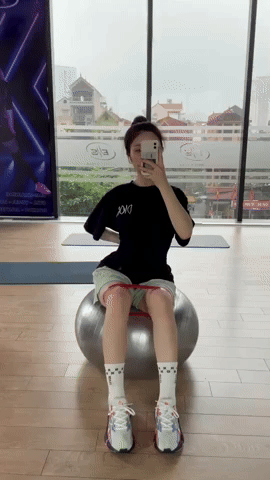Chu Thanh Huyền ở phòng gym cuốn hết nấc: Vóc dáng nuột nà, visual xinh xỉu, bảo sao Quang Hải mê không lối thoát!- Ảnh 4.