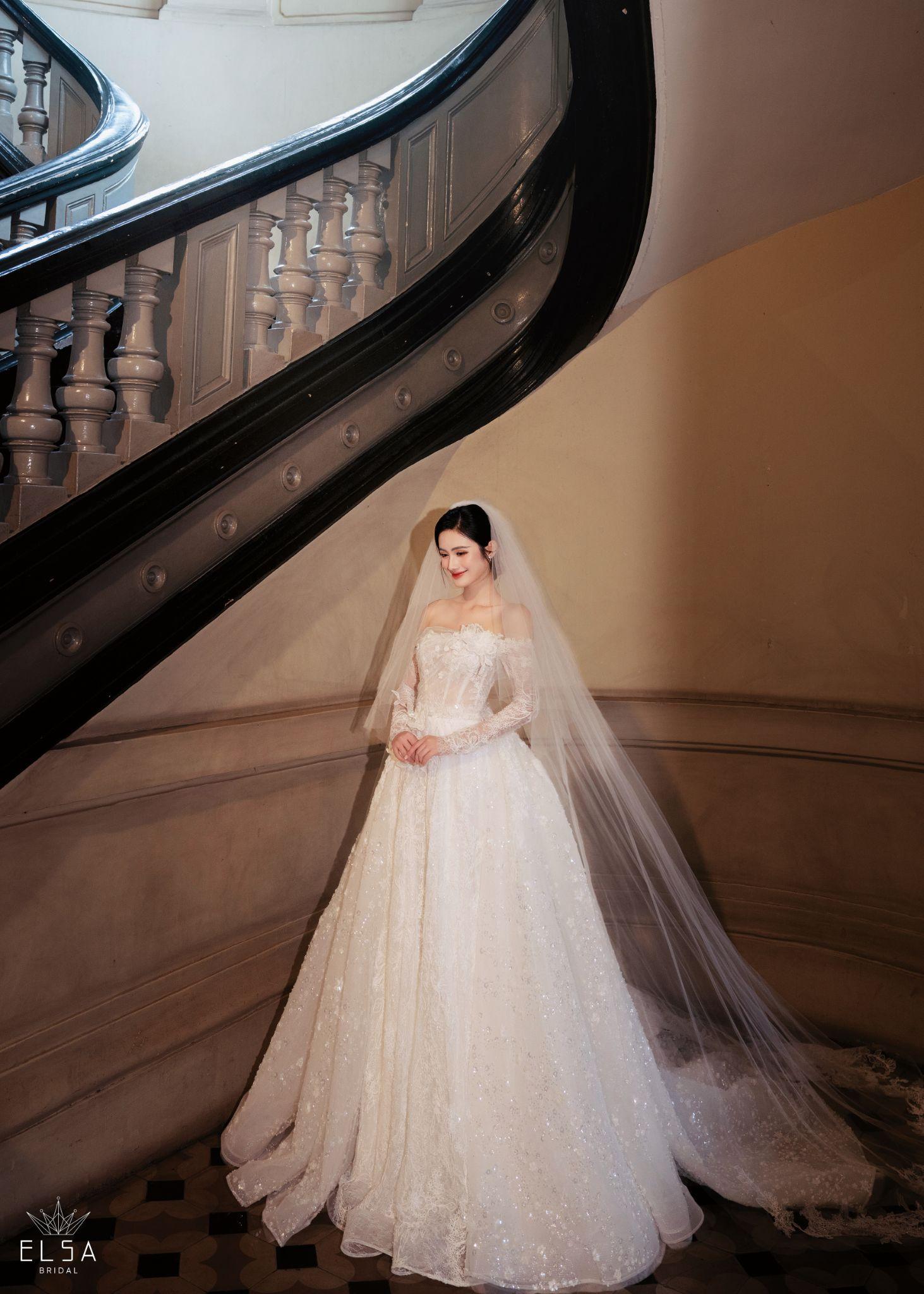 Showroom váy cưới Elsa Bridal có gì đặc biệt mà khiến Hoa hậu Ý Nhi ghé thăm phải thử váy ngay?- Ảnh 5.