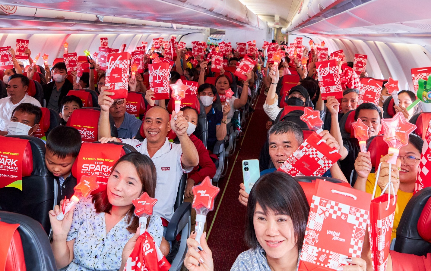 Trải nghiệm không khí đại nhạc hội ngay từ chuyến bay Vietjet đến K-Star Spark Hà Nội- Ảnh 9.