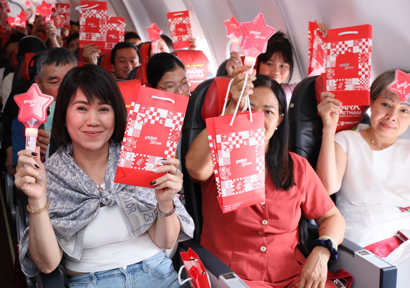 Trải nghiệm không khí đại nhạc hội ngay từ chuyến bay Vietjet đến K-Star Spark Hà Nội- Ảnh 10.