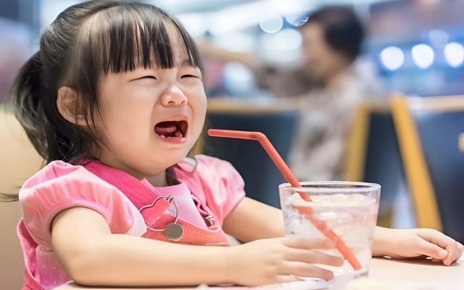 Nhiều cha mẹ học đòi dạy con kiểu này khi chưa hiểu bản chất, kết quả: Con không ngoan, chỉ thấy bướng và cãi!- Ảnh 1. Nhiều cha mẹ học đòi dạy con kiểu này khi chưa hiểu bản chất, kết quả: Con không ngoan, chỉ thấy bướng và cãi!- Ảnh 1.