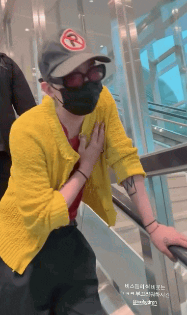 Chùm ảnh fan Việt viral ra MXH quốc tế: Bé áo hồng có kinh nghiệm đu G-Dragon từ năm 1 tuổi chiếm trọn spotlight!- Ảnh 7.