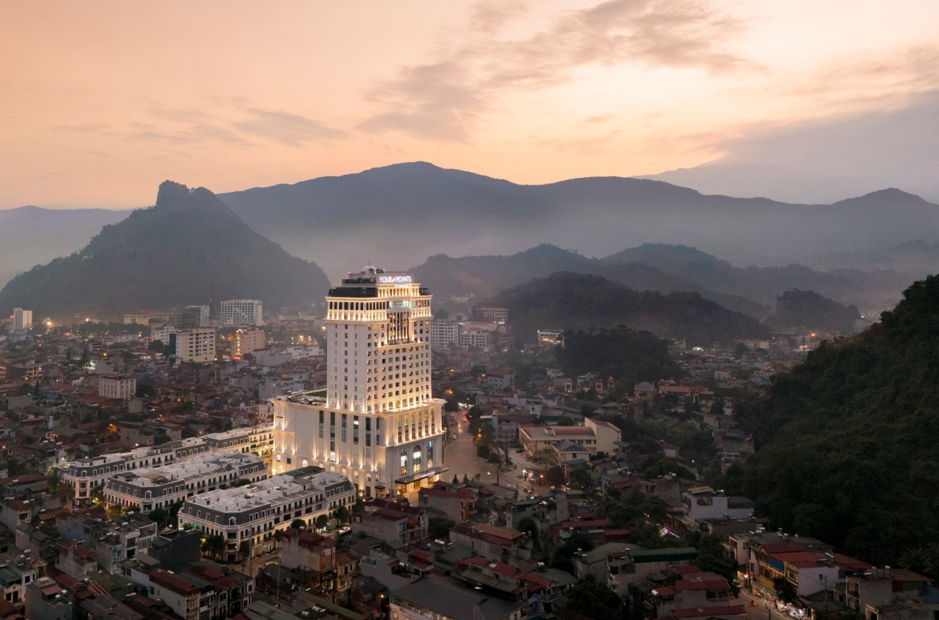 Hà Giang có khách sạn 5 sao đầu tiên được trao chứng nhận- Ảnh 4.