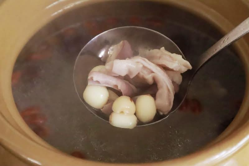 Mẹ tôi chỉ nấu món ăn này vào mùa hè bởi nguyên liệu tươi ngon, chất lượng tuyệt nhất, cả nhà ăn "hết veo"- Ảnh 10.