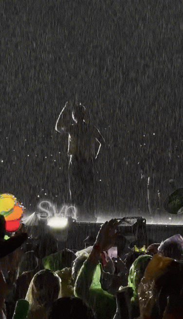 Khoảnh khắc bị bỏ lỡ: G-Dragon cúi gập người, tỏ tình fan Việt kèm lời hẹn gặp lại gây “luỵ”- Ảnh 4.