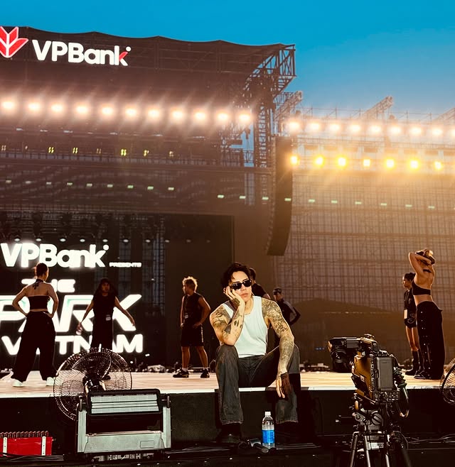 +1 “máy yêu Việt Nam” sau concert với G-Dragon: Vừa diễn xong là "đi ăn phở", chưa chia xa đã nhớ thật nhiều- Ảnh 4. +1 “máy yêu Việt Nam” sau concert với G-Dragon: Vừa diễn xong là "đi ăn phở", chưa chia xa đã nhớ thật nhiều- Ảnh 4.