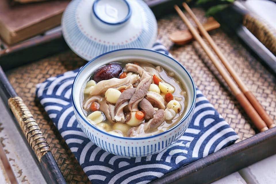 Mẹ tôi chỉ nấu món ăn này vào mùa hè bởi nguyên liệu tươi ngon, chất lượng tuyệt nhất, cả nhà ăn "hết veo"- Ảnh 11.