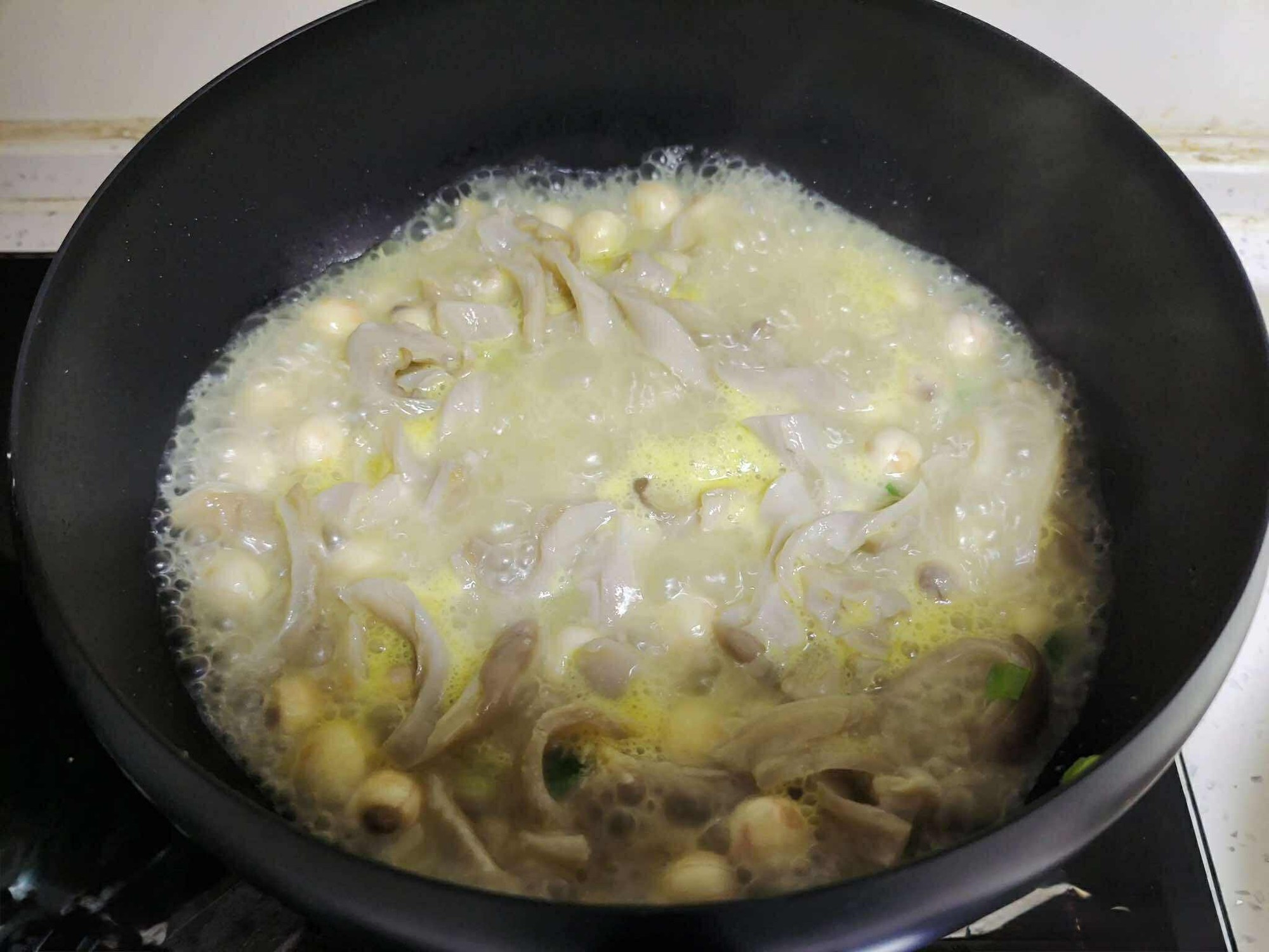 Mẹ tôi chỉ nấu món ăn này vào mùa hè bởi nguyên liệu tươi ngon, chất lượng tuyệt nhất, cả nhà ăn "hết veo"- Ảnh 8.