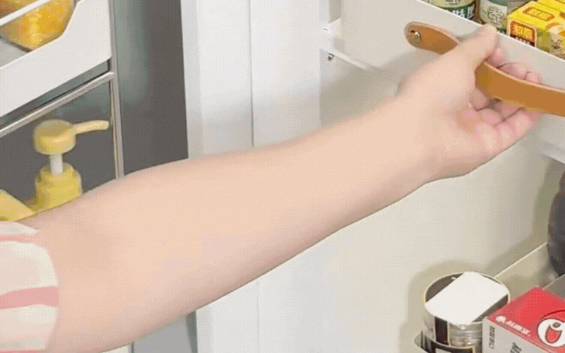 Chỉ với 1 món đồ nhỏ, tôi cải tạo tủ bếp sâu thành ngăn kéo gọn gàng, mẹo tiết kiệm không gian cực dễ làm- Ảnh 6.