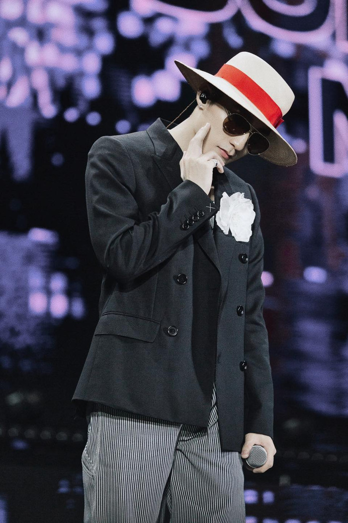 G-Dragon cũng có ngày bắt chước Sơn Tùng M-TP hay sao?- Ảnh 5. G-Dragon cũng có ngày bắt chước Sơn Tùng M-TP hay sao?- Ảnh 5.