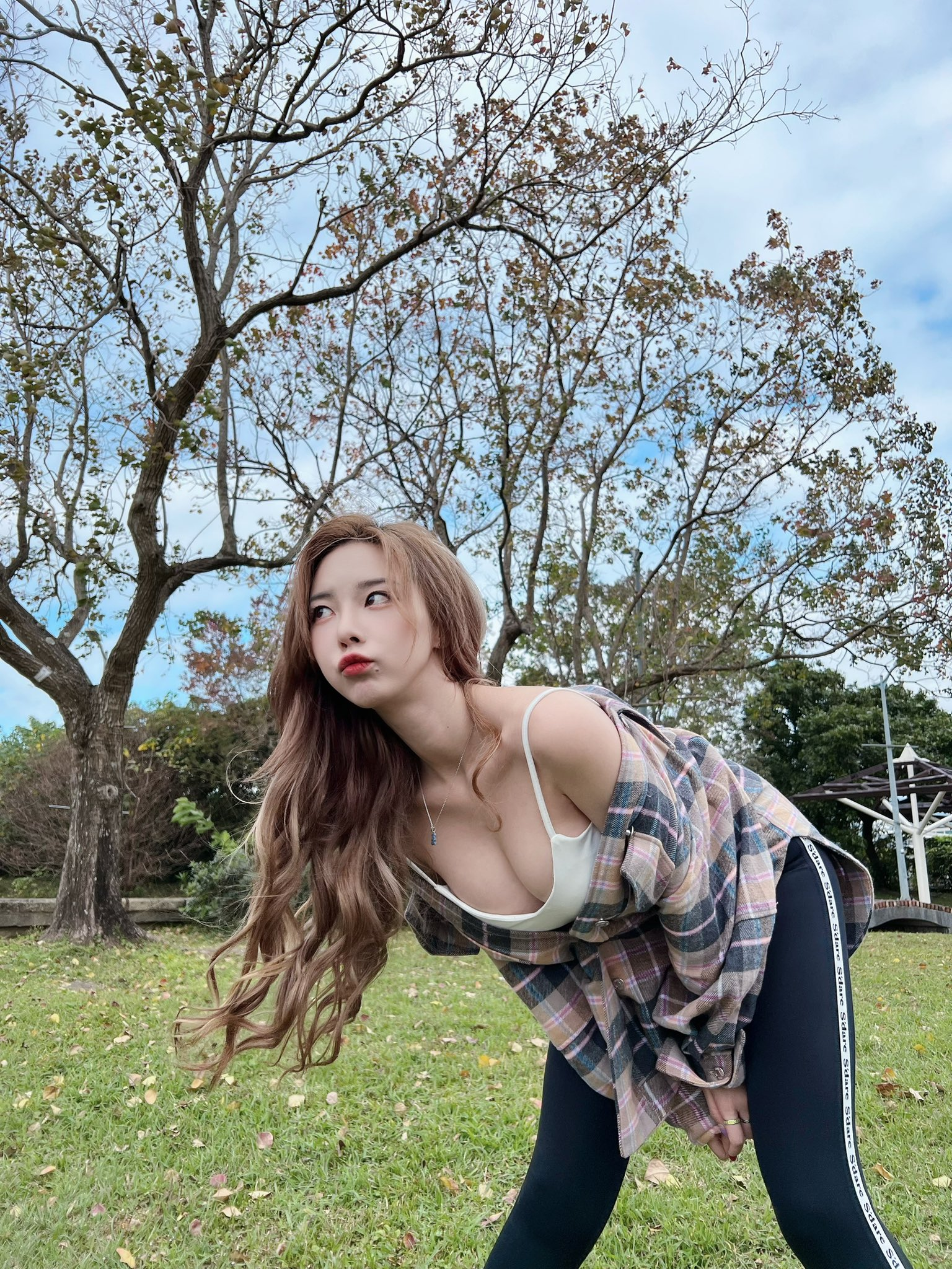 photo-1748423225150 photo-1748423225150