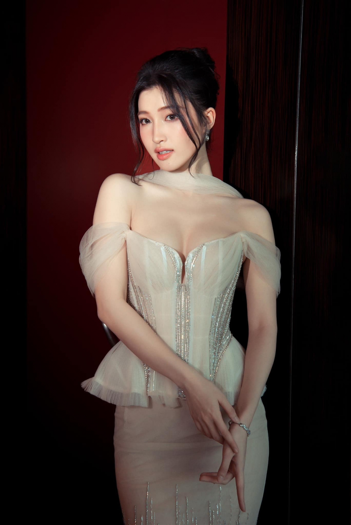 Nhà Sen Vàng mát tay: Dàn hậu lần lượt "chốt đơn" nhà hào môn, ai nấy đều sống như bà hoàng!- Ảnh 6.