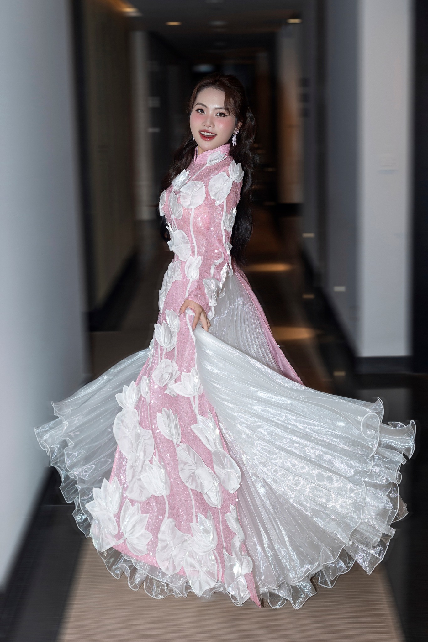 Phương Mỹ Chi bị chê không nhan sắc: Kể khổ với MXH nhưng nhận cái kết "vạn tiễn xuyên tim"- Ảnh 20. Phương Mỹ Chi bị chê không nhan sắc: Kể khổ với MXH nhưng nhận cái kết "vạn tiễn xuyên tim"- Ảnh 20.
