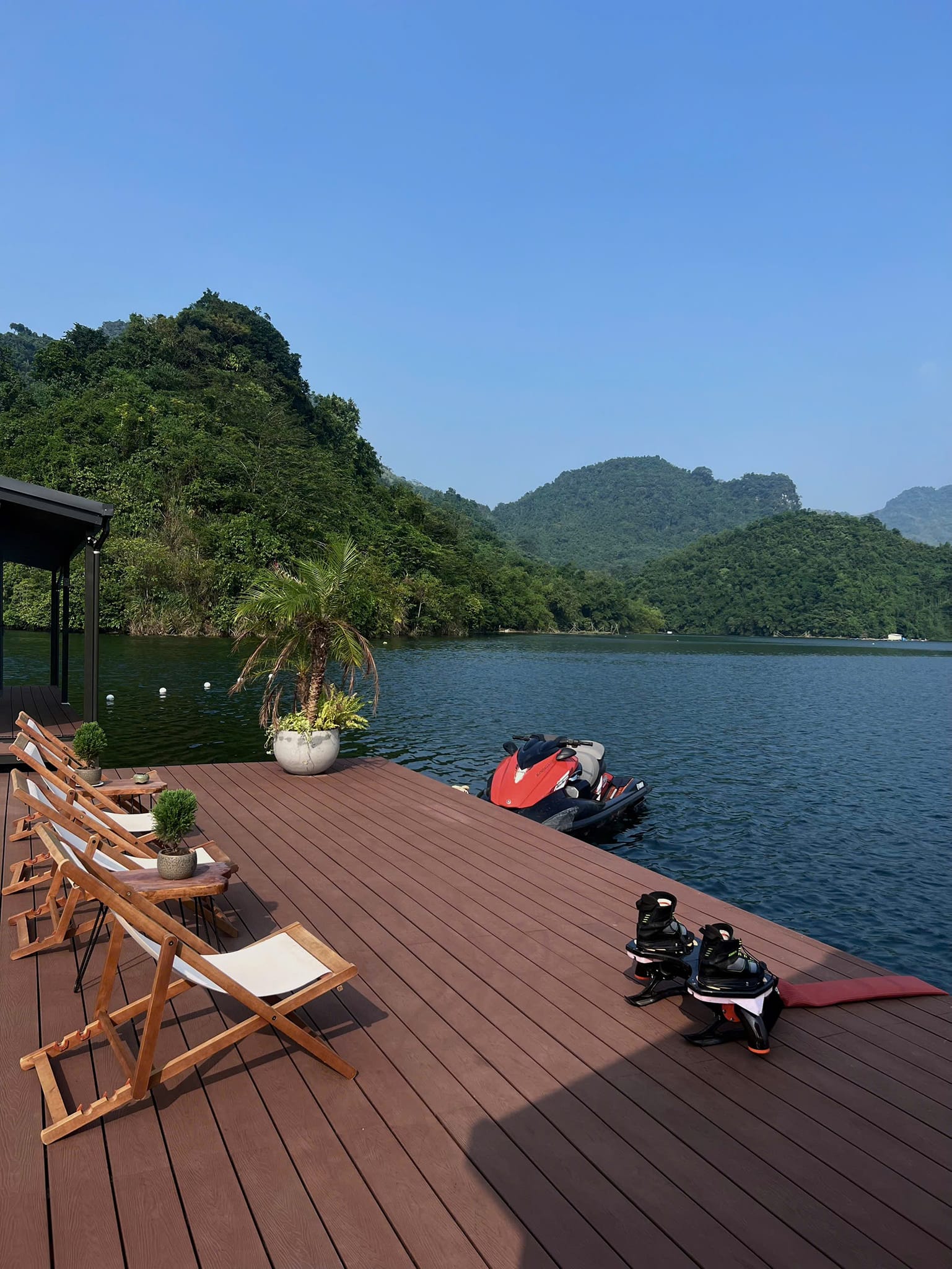 Đời thay đổi khi "bánh bèo" gặp thể thao mạo hiểm: 34 tuổi chuyển nhà ra... giữa vịnh, lướt ván, leo núi mỗi ngày- Ảnh 3.