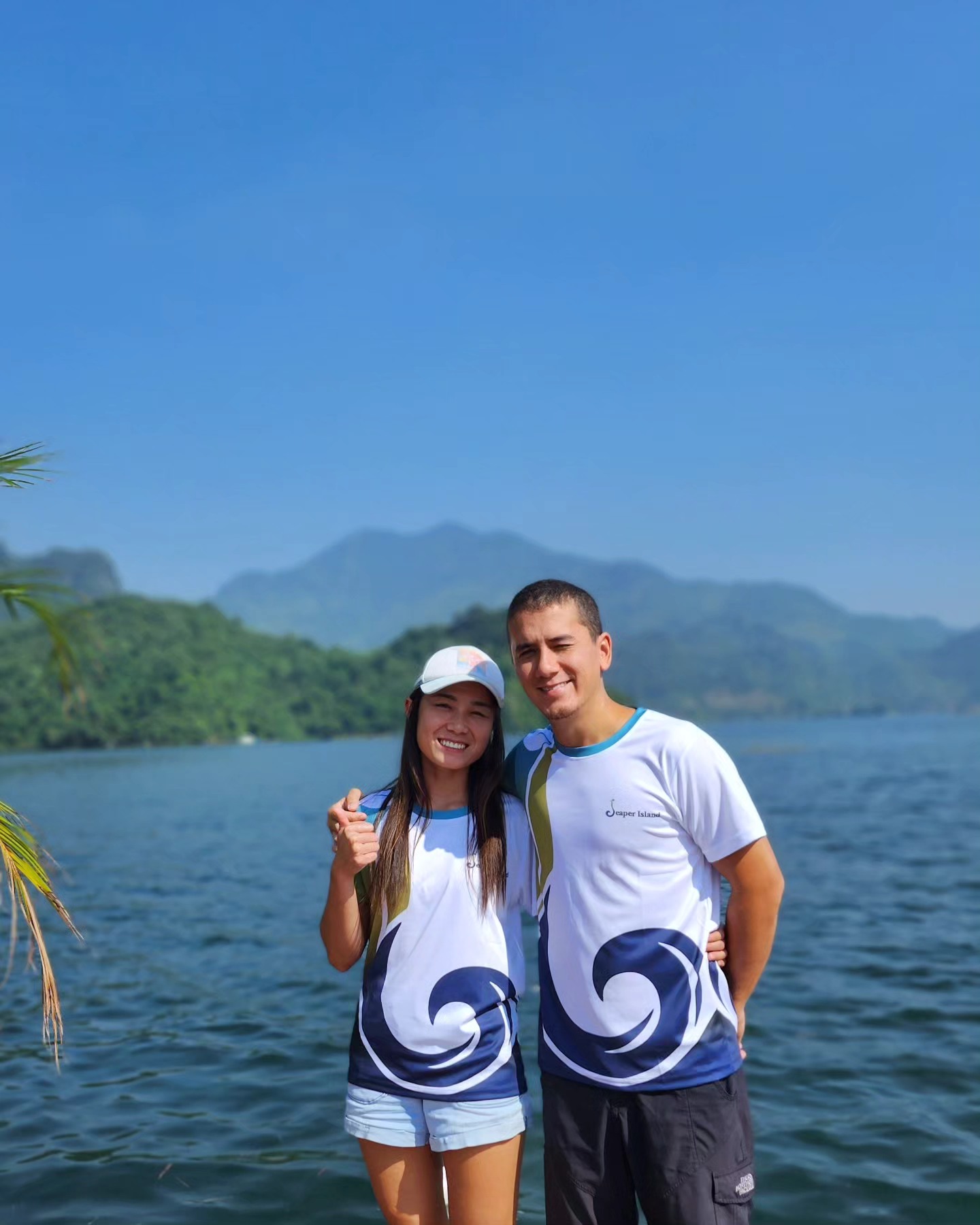 Đời thay đổi khi "bánh bèo" gặp thể thao mạo hiểm: 34 tuổi chuyển nhà ra... giữa vịnh, lướt ván, leo núi mỗi ngày- Ảnh 2.