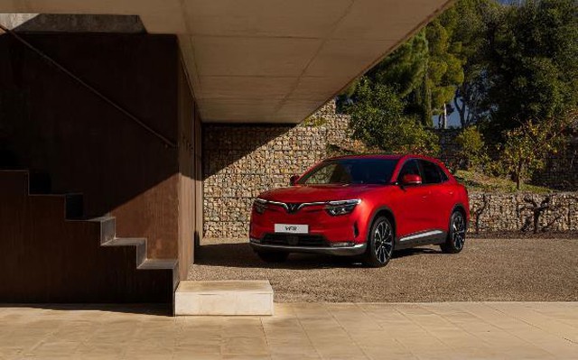 VinFast VF 8 nhận mưa lời khen từ chuyên gia về khả năng vận hành- Ảnh 1. VinFast VF 8 nhận mưa lời khen từ chuyên gia về khả năng vận hành- Ảnh 1.