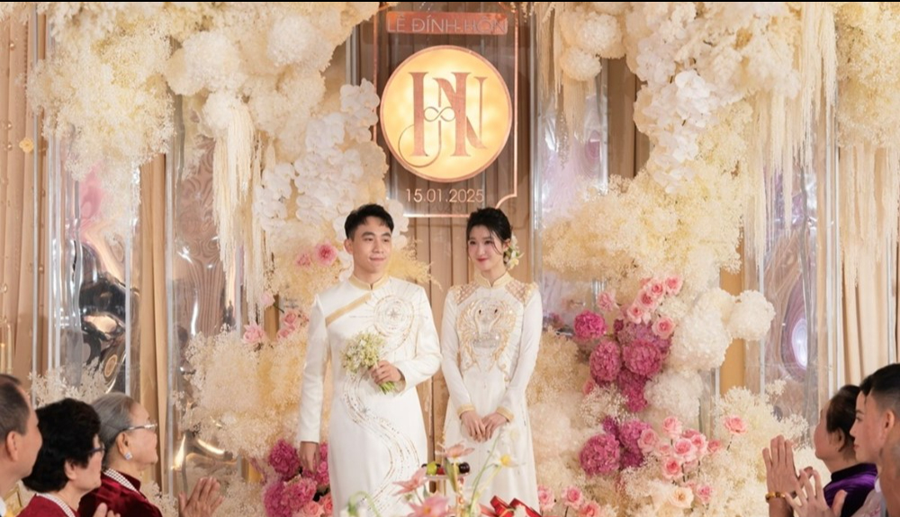 Nhà Sen Vàng mát tay: Dàn hậu lần lượt "chốt đơn" nhà hào môn, ai nấy đều sống như bà hoàng!- Ảnh 8.