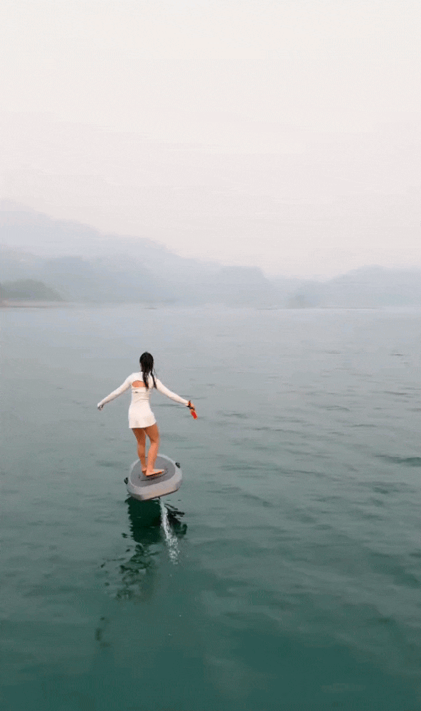 Đời thay đổi khi "bánh bèo" gặp thể thao mạo hiểm: 34 tuổi chuyển nhà ra... giữa vịnh, lướt ván, leo núi mỗi ngày- Ảnh 12.