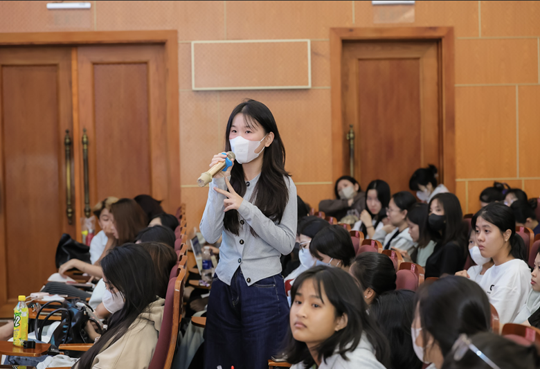 “Đèn đỏ bật – Tự tin không tắt”: Nơi Gen Z cùng mở lòng và yêu thương chính mình hơn trong những “ngày khó ở”- Ảnh 3. “Đèn đỏ bật – Tự tin không tắt”: Nơi Gen Z cùng mở lòng và yêu thương chính mình hơn trong những “ngày khó ở”- Ảnh 3.