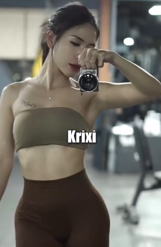 Quá đam mê game, hot gymer tái hiện sảnh chọn tướng ngay tại phòng tập, fan nam "hoa mắt" trước đại tiệc nhan sắc- Ảnh 10. Quá đam mê game, hot gymer tái hiện sảnh chọn tướng ngay tại phòng tập, fan nam "hoa mắt" trước đại tiệc nhan sắc- Ảnh 10.