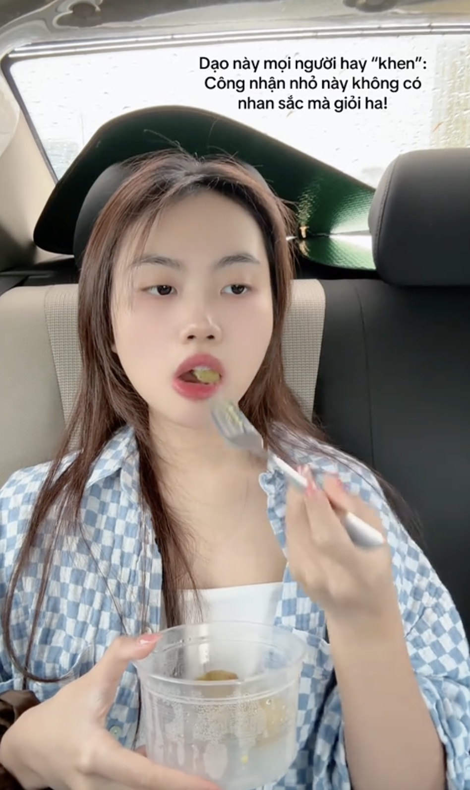 Phương Mỹ Chi bị chê không nhan sắc: Kể khổ với MXH nhưng nhận cái kết "vạn tiễn xuyên tim"- Ảnh 1. Phương Mỹ Chi bị chê không nhan sắc: Kể khổ với MXH nhưng nhận cái kết "vạn tiễn xuyên tim"- Ảnh 1.