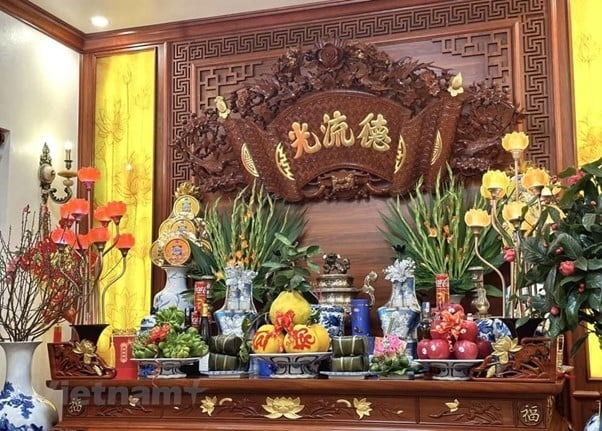 Nhà giàu đặt bình hoa bên trái bàn thờ, đây là "mẹo phong thuỷ" cực khôn ngoan- Ảnh 3.