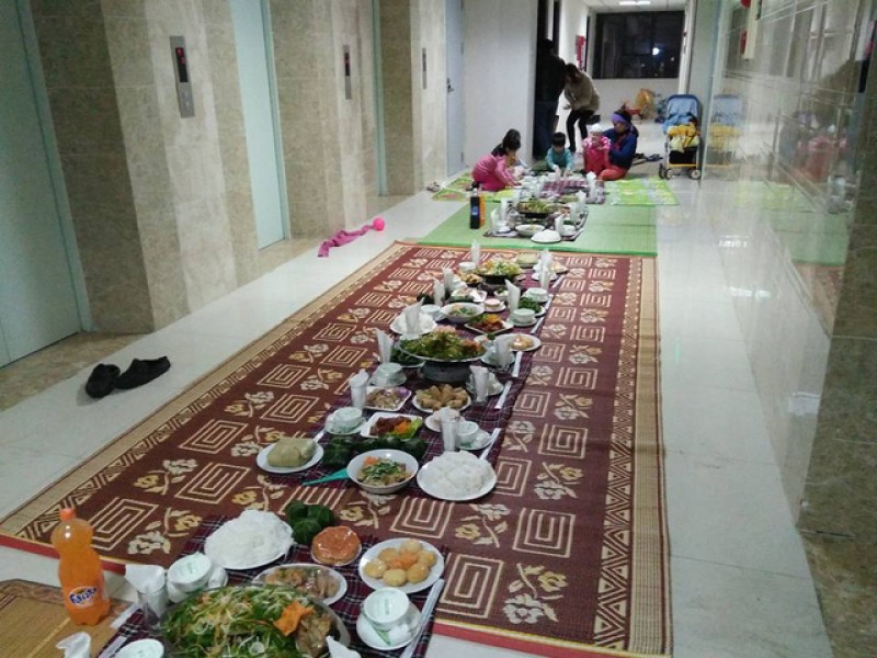 Ám ảnh liên hoan chung cư: Mất cả triệu bạc chỉ để ngồi cười trừ nhìn người khác thưởng thức "đặc sản kinh dị"- Ảnh 1.