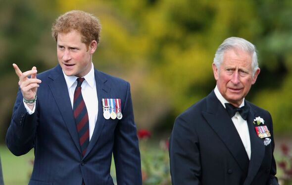 Harry bất ngờ có động thái "làm lành" với cha và anh trai William, nhưng lại đặt Hoàng gia Anh vào thế khó xử- Ảnh 1.