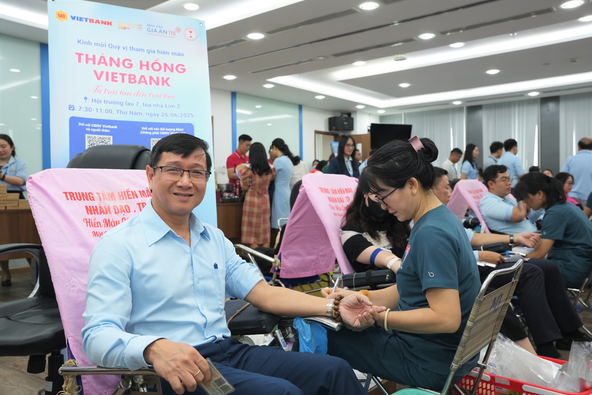 Hơn 200 CBNV tham gia hiến máu tính nguyện "Tháng hồng Vietbank"- Ảnh 2.