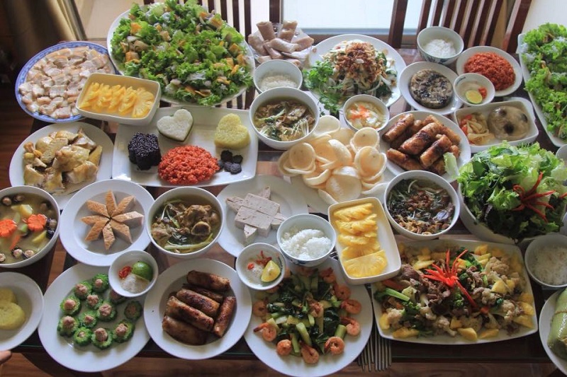 Ám ảnh liên hoan chung cư: Mất cả triệu bạc chỉ để ngồi cười trừ nhìn người khác thưởng thức "đặc sản kinh dị"- Ảnh 2.