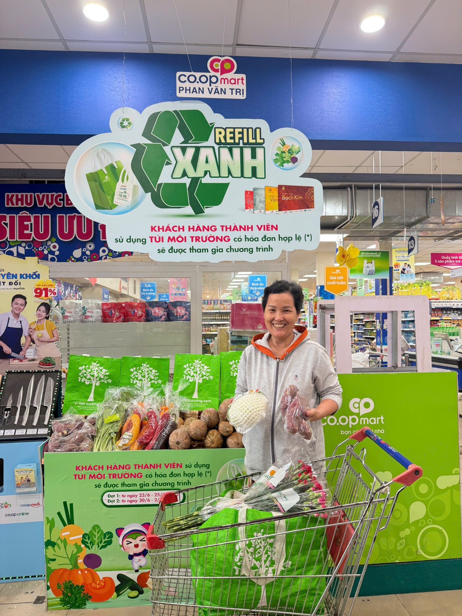 Co.opmart tặng rau củ xanh khi khách hàng mang túi môi trường- Ảnh 2. Co.opmart tặng rau củ xanh khi khách hàng mang túi môi trường- Ảnh 2.