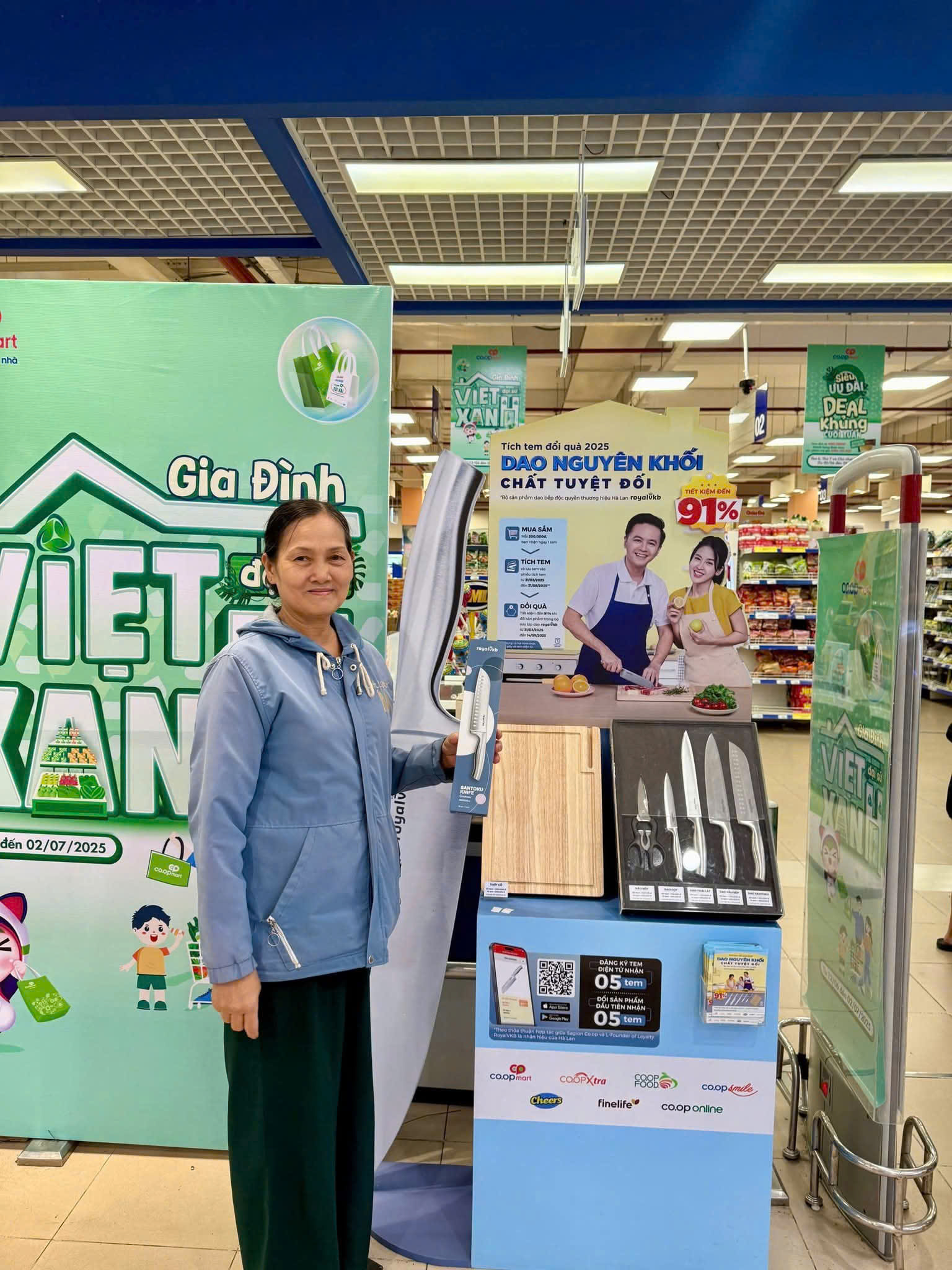 Co.opmart tặng rau củ xanh khi khách hàng mang túi môi trường- Ảnh 4. Co.opmart tặng rau củ xanh khi khách hàng mang túi môi trường- Ảnh 4.
