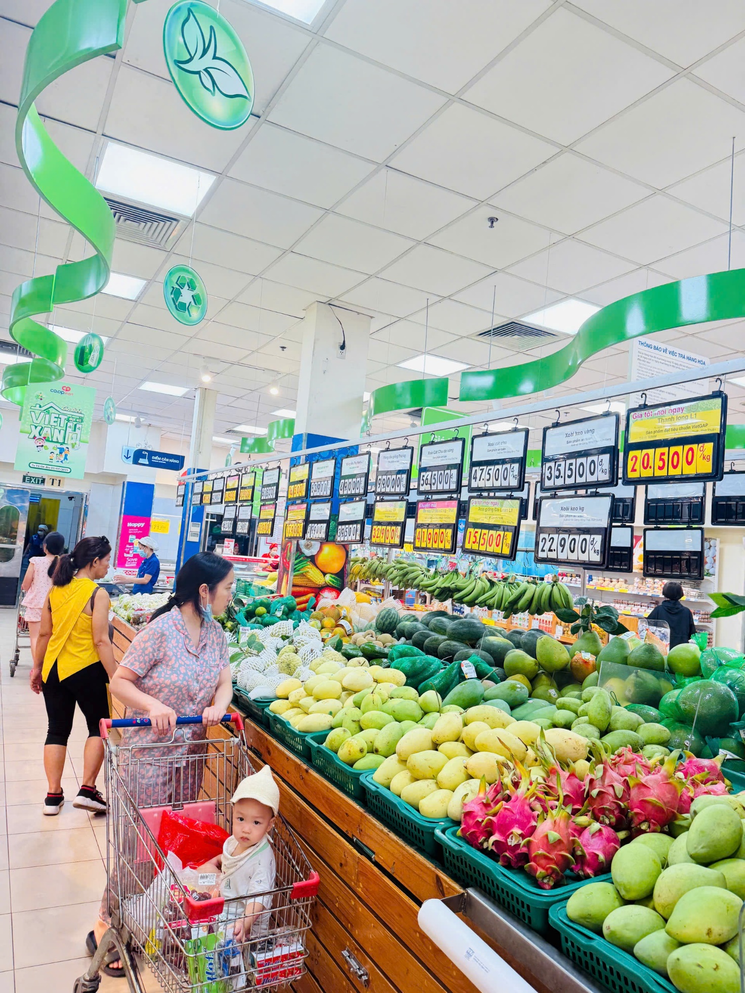 Co.opmart tặng rau củ xanh khi khách hàng mang túi môi trường- Ảnh 5. Co.opmart tặng rau củ xanh khi khách hàng mang túi môi trường- Ảnh 5.