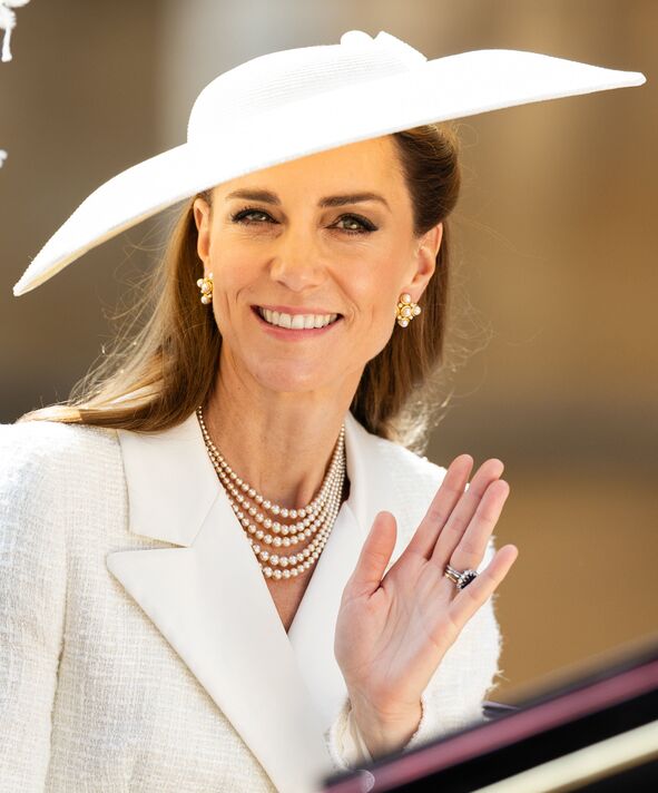 Vương phi Kate âm thầm xuất hiện trở lại sau khi vắng mặt tại Royal Ascot, tiếp đón Melinda French Gates tại Lâu đài Windsor- Ảnh 2.