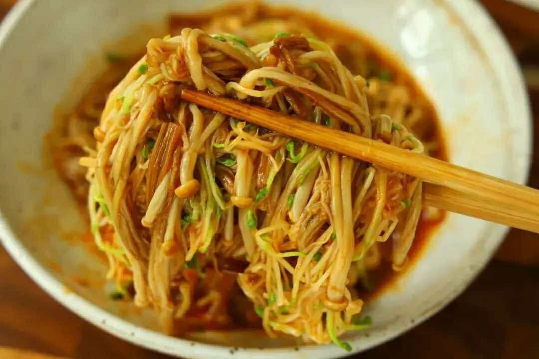 Trời nóng, bạn nên ăn món này: Chỉ cần trộn đều cùng nước sốt "gây ghiền" là có món ăn giòn, mát lại đẹp da- Ảnh 6.