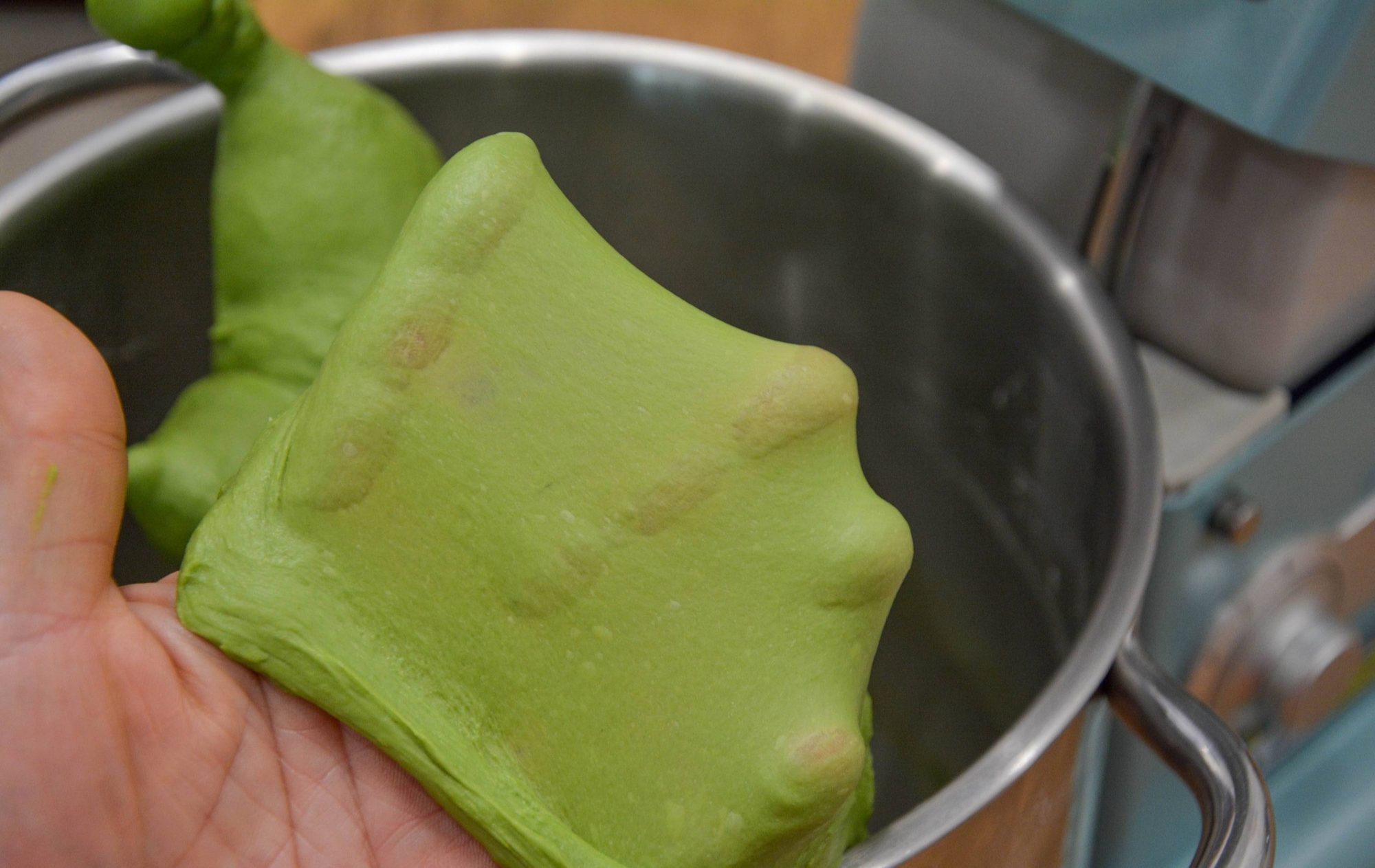 Bánh mì matcha 2 lớp siêu đẹp: Cách làm đơn giản, thành phẩm xé tay mềm mịn, làm 1 lần ăn cả tuần- Ảnh 4.