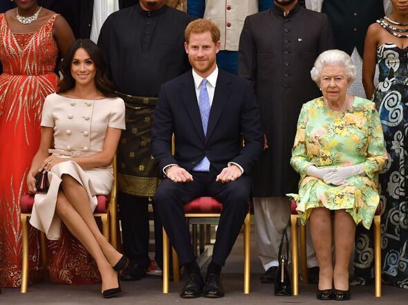 "Tội lỗi" lớn nhất không thể vãn hồi của Harry và Meghan: Gây tổn thương cho Nữ vương Elizabeth trong những năm tháng cuối đời- Ảnh 1.