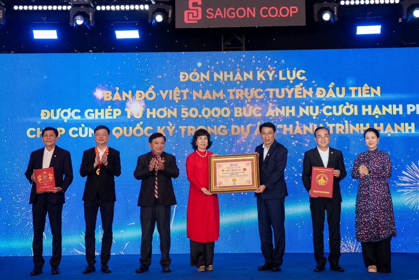 Saigon Co.op tự hào viết tiếp câu chuyện hơn 35 năm kiến tạo hạnh phúc- Ảnh 4. Saigon Co.op tự hào viết tiếp câu chuyện hơn 35 năm kiến tạo hạnh phúc- Ảnh 4.